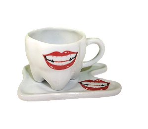 Xicara Formato Dente 160 ml decorada com pires Modelo Sorriso