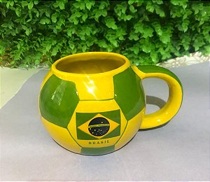 Caneca Bola do Brasil , Copa do mundo Amarela. - Raporcelanas Atacado