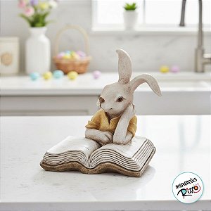 Coelho Decorativo de Resina Lendo Livro Amarelo e Bege - Rain Coat - 1 unidade - Cromus - Rizzo
