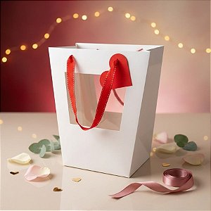 Sacola de Papel com visor duplo de PVC - Branca com Alça Vermelha e Tag de Coração - 22x13x13cm - 1 unidade - Rizzo