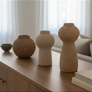 Kit Vasos Decorativos Orgânicos de Cerâmica - Marrom, Off-White e Natural - 3 peças - 24x18x10cm - 1 unidade - Cromus -
