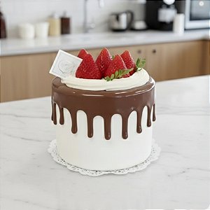 Bolo Fake com Cobertura de Chocolate e Morangos - 10cm - 1 unidade - Rizzo