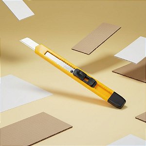 Estilete Profissional com Lâmina 9mm de Aço SK5 - Amarelo - 1 unidade - Deli - Rizzo