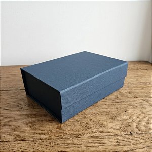 Caixa de Papel Rígido Retangular com Imã - Oxford Azul Marinho - P 24,5x17,5x8cm - 1 unidade - Cromus - Rizzo