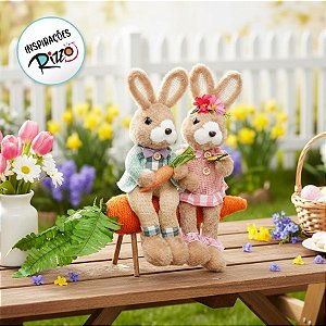 Casal Coelhos no Banco Cenoura Xadrez Juta - Happy Sunday - 01 unidade - Cromus Páscoa - Rizzo Embalagens