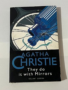 They do it with mirrors - Agatha Christie (inglês)