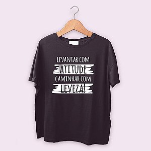 Camiseta Levantar com atitude e caminha com leveza!