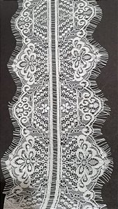 RENDA CHANTILLY 13 CM C 15METROS