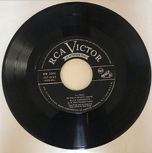 Compacto - Bing Crosby and Fred Waring and His Pennsylvanians - Mother Darlin´ / Hush-a-bye(Importado U.S.A)