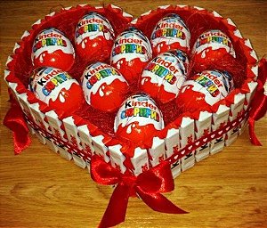 Cesta De Páscoa Com Chocolates Para Namorados Coração Com 10 Kinder Ovo