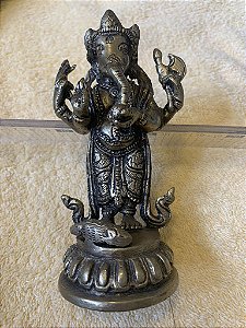 Ganesh em Pé