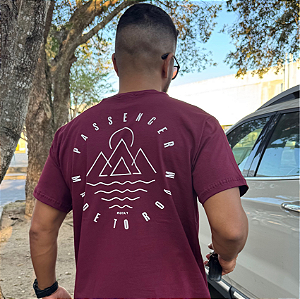 T-SHIRT ADULTO VINHO PASSENGER