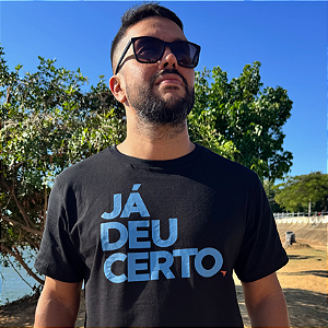 T-SHIRT ADULTO PRETA JÁ DEU CERTO