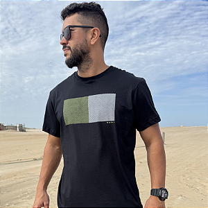T-SHIRT ADULTO PRETA RETÂNGULO