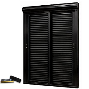 Porta com persiana integrada alumínio preto 2 folhas móveis vidro temperado 6mm com fecho concha acionamento por controle remoto - jap caribe max