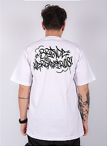 Camiseta Chronic Colab. Mano Fler - Um Brinde aos Verdadeiros - Branco