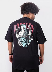 Camiseta Chronic Plus Size - A Justiça é Cega Mas Sente o Cheiro Das Notas - Preto