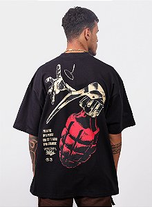 Camiseta Chronic Colab. Thaide - Me Atire Uma Pedra Que Eu Atiro Uma Granada - Preto