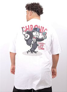 Camiseta Chronic Plus Size - O Sistema te Ilude Depois te Elimina - Branco