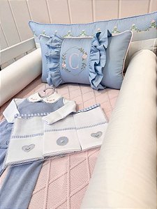 Kit Berço 8 peças Azul e Rosa c/ manta rosa tricot