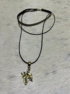 Chocker Tripla com Pingente Dourado Cavalo