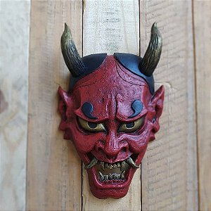 Máscaras Hannya para decoração