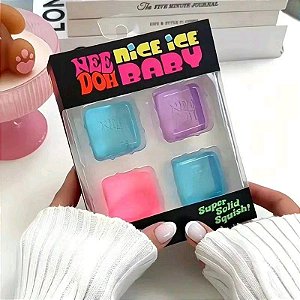 SQUISHY CUBOS BABY - CARTELA COM 4 MINI CUBOS