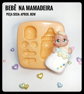 Bebê na Mamadeira