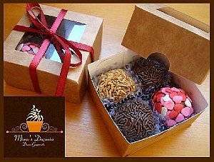 Caixinha com 4 Brigadeiros.