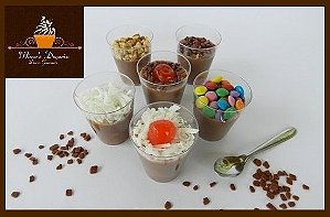 Copinho de Acrílico com Brigadeiro.
