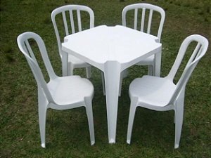 Conjunto de mesa com 4 cadeiras