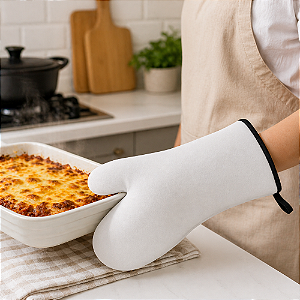 Luva para sublimação em neoprene de 3mm branco e acabamento em viés preto.