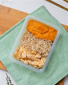 FRANGO DESFIADO, ARROZ INTEGRAL E PURÊ DE MORANGA - 250g