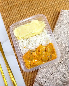 ESTROGONOFE DE FRANGO, ARROZ BRANCO E PURÊ DE BATATA INGLESA - 250g