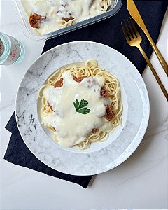ESPAGUETE COM CARNE DE PANELA AO MOLHO BRANCO - 400g