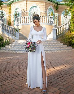 Vestido de noiva em musseline, manga longa e fenda