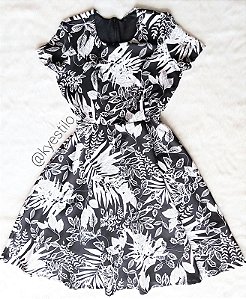 Vestido Plus Size Feminino Midi Godê Estampado Preto e Branco