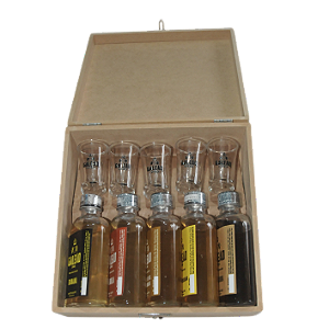 Caixa de Madeira personalizada com 5 copos e 5 Cachaças Galeão