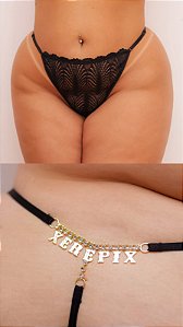 CALCINHA EM RENDA FIO COM STRASS ESCRITA PRETO PLUS SIZE