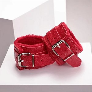 ALGEMA EM COURO LUXO COM PELUCIA E CORRENTE VERMELHA SI
