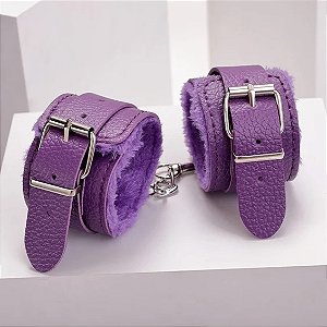 ALGEMA EM COURO LUXO COM PELUCIA E CORRENTE ROXO SI