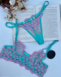 CONJUNTO PERSONALIZAVEL FIO BORBOLETA EM TULE COM CORAÇÃO VERDE COM ROSA