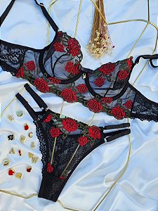 CONJUNTO PERSONALIZAVEL EM TULE COM BORDADO DE ROSAS E RENDA PRETO