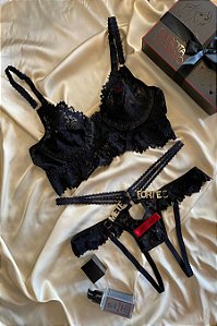 CONJUNTO LUXO CROPPED SEM BOJO E CALCINHA COM FRASE "METE FORTE" PRETO