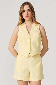 short amarelo manteiga