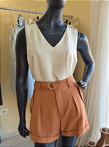 blusa com tomas