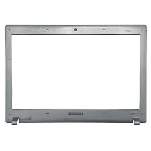 Carcaça Moldura Notebook Samsung Rv511 Prata Com Detalhe