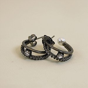 Brinco Argola Aberta Dupla Com Zircônias e Pérola Banhado A Ródio Negro