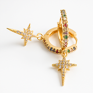 Brinco Argola Estrela Cadente Microzircônias Coloridas e Cristal Banhado A Ouro