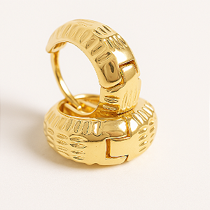 Brinco Argola Textura Riscadinha Banhado A Ouro
